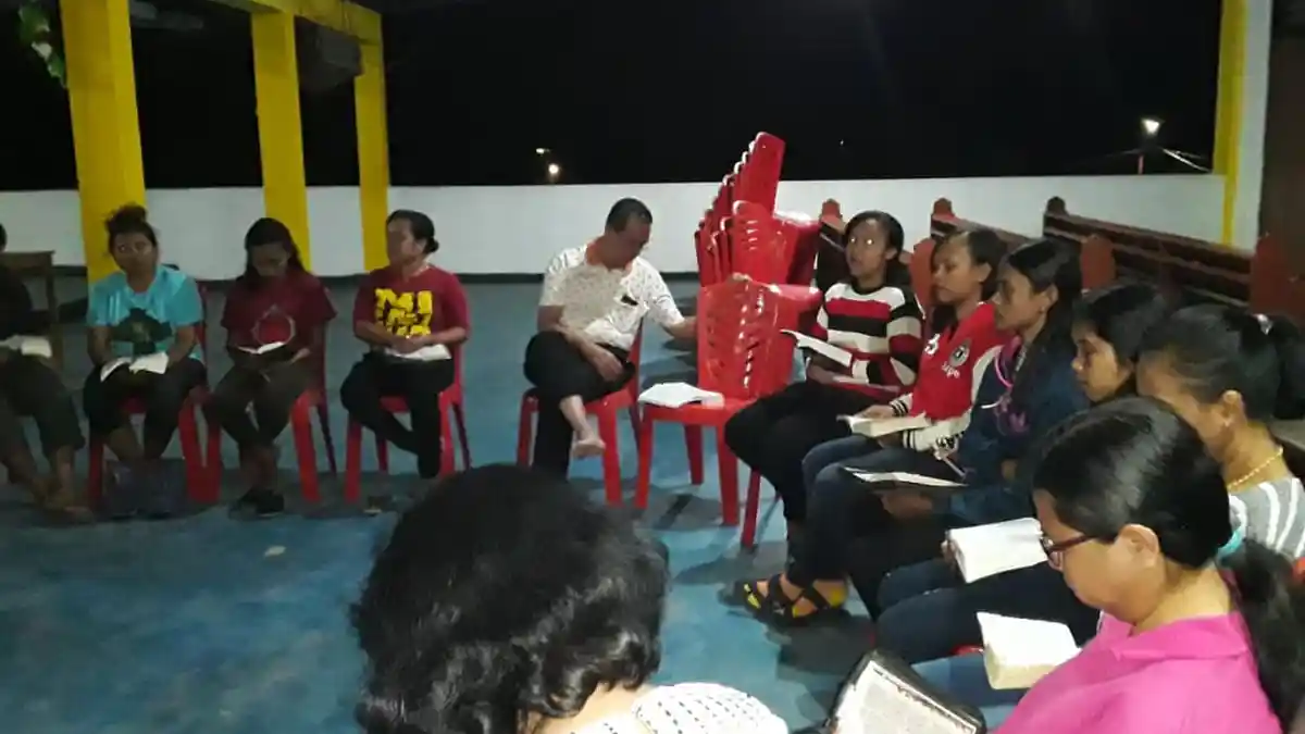 Wow! Tingkatkan Kecintaan Umat Pada Kitab Suci, Relawan Komisi Kitab ...