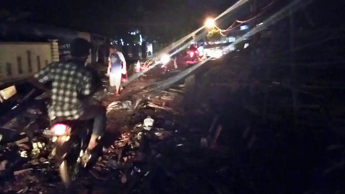 UPDATE TSUNAMI LAMPUNG - Seorang Remaja Hilang Saat Tsunami Hantam PPI Bom Kalianda