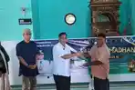 Bupati Teluk Bintuni Pimpin Safari Ramadan dan Bagi Bantuan di Distrik Babo
