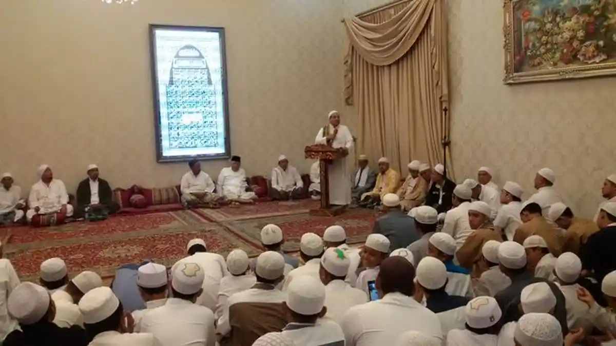 Majelis Maulid Arbain Isi Pergantian Tahun Masehi dengan Zikir