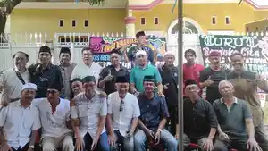 LEGENDA-PSM-Sumirlan-lima-dari-kiri-bersama-legenda-PSM-Makassar-saat.jpg