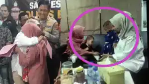 inilah-momen-saat-dua-bayi-tertukar-di-bogor-dipertemukan.jpg