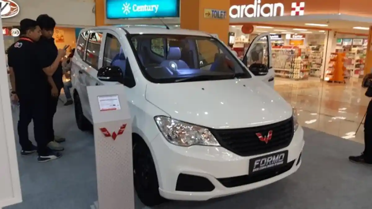 TRIBUNWIKI: Wuling Hadirkan Formo Blindvan dan Minibus, Ini Spesifikasi dan Harganya