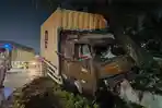 Truk-Muatan-Sagu-Hantam-4-Mobil-di-Bandar-Lampung-Suara-Benturan-Buat-Warga-Kaget.jpg