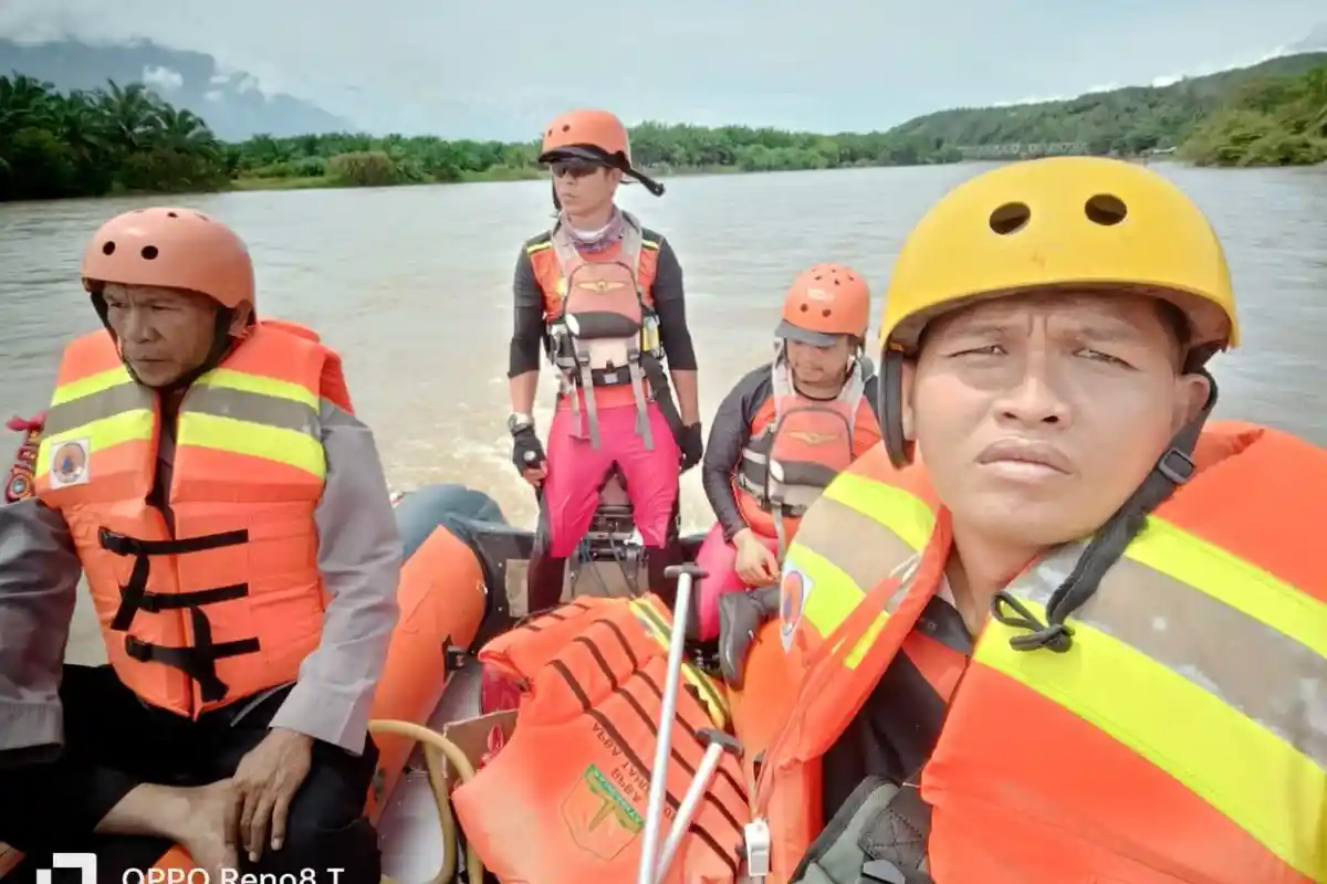 BREAKING NEWS - Lebaran Kedua Pencarian Korban Hanyut  di Sungai Alas Aceh Tenggara Masih Berlanjut