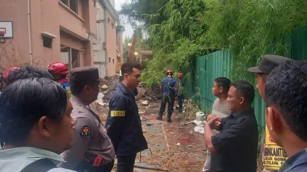 Mandor Proyek di Kelapa Gading Tertimpa Material Bangunan yang Sedang Dirobohkan