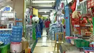 Pasar-Wonokromo-Surabaya-pada-Ramadan-2026-sepi-pembeli.jpg