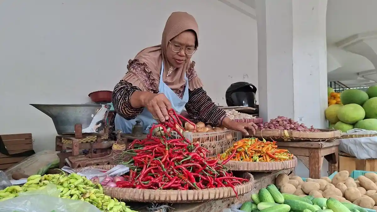 Harga Cabai Merah Kian Mahal, Pedagang Semarang Akali dengan Menjual Yang Hampir Busuk