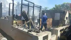 DUA-RUMAH-Dua-rumah-di-Kelurahan-Tuminting-Lingkungan-1LO0-8.jpg