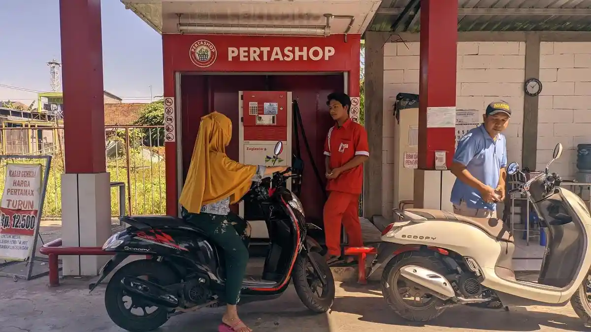 Terekam CCTV Aksi Pencurian Modus Gendam di Pertashop Kudus, Jutaan Rupiah Raib
