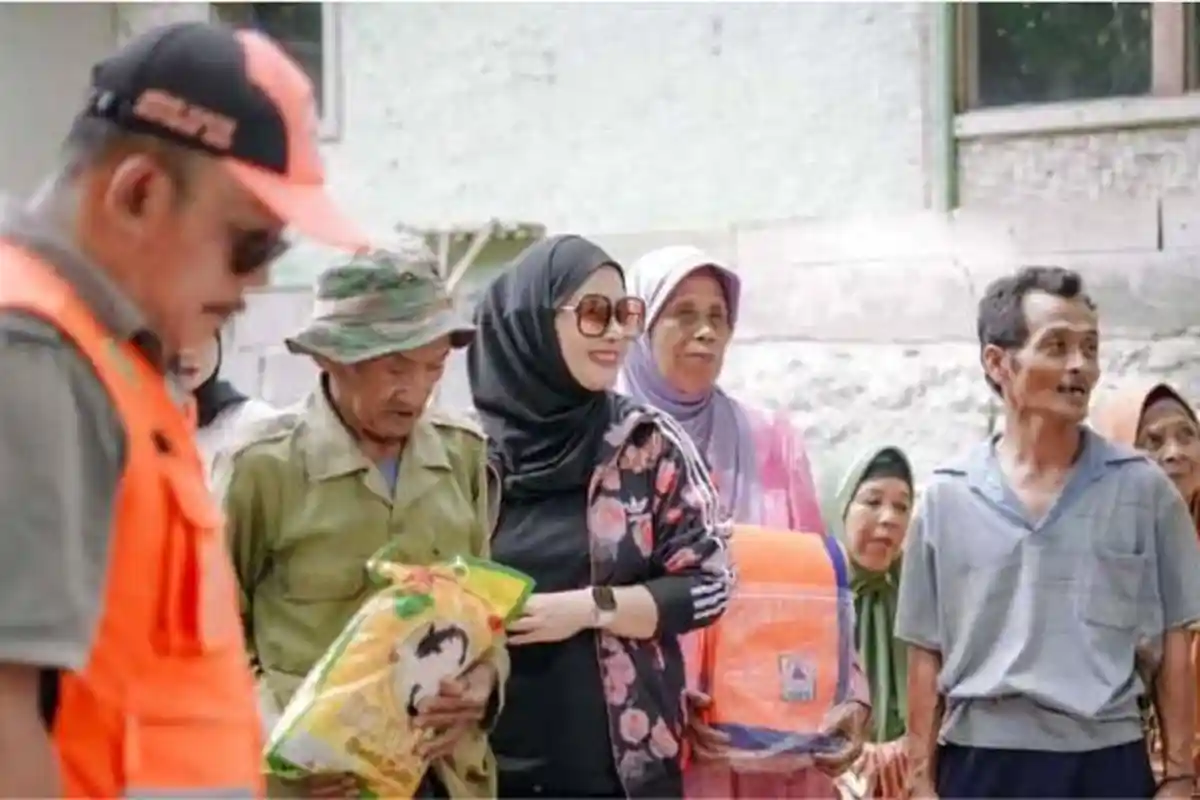 Bupati Pangandaran Citra Pitriyami Gercep Datangi Rumah Sepasang Lansia Korban Kebakaran di Cimerak