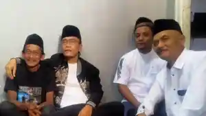 Penjual-es-teh-asal-Dusun-Gesari-Desa-Banyusari.jpg