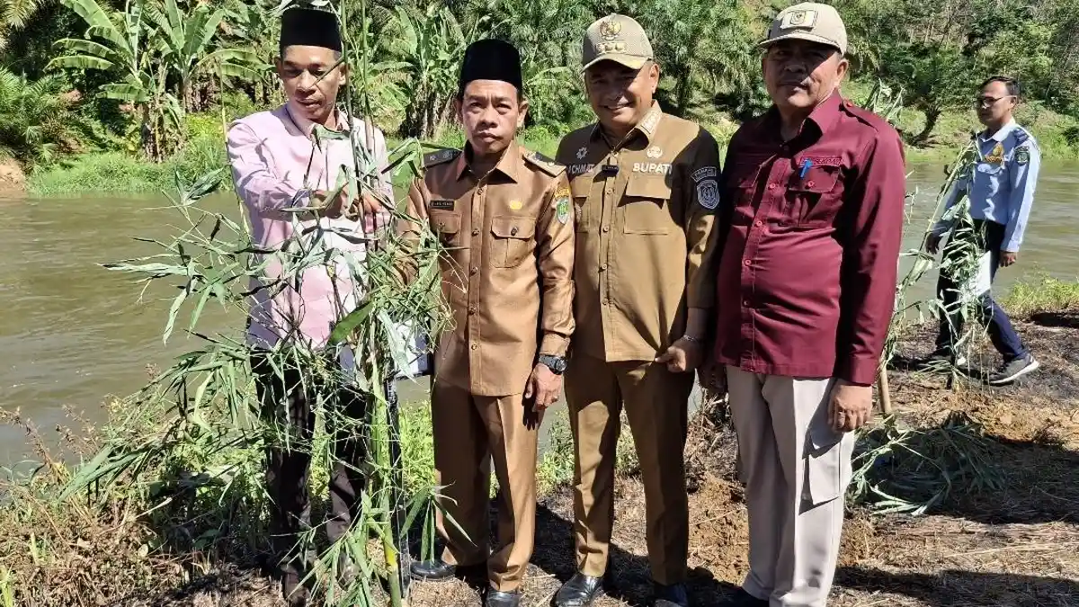 Bupati Bengkulu Tengah Rachmat Riyanto Mulai Program Kalamambu, Siapkan Bibit Kalamansi dan Bambu - Bupati-Bengkulu-Tengah-Rachmat-Riyanto-Mulai-Program-Kalamambu-Siapkan-Bibit-Kalamansi-dan-Bambu.jpg