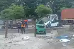 Forklift-tertabrak-KA-Jenggala.jpg