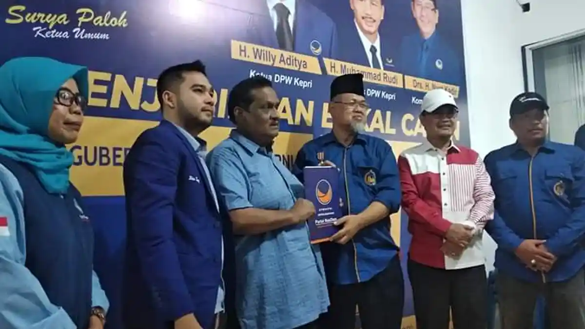 Daftar Juga di Nasdem, Huzrin Hood Siap 'Tantang' Soerya Respationo di Pilgub Kepri