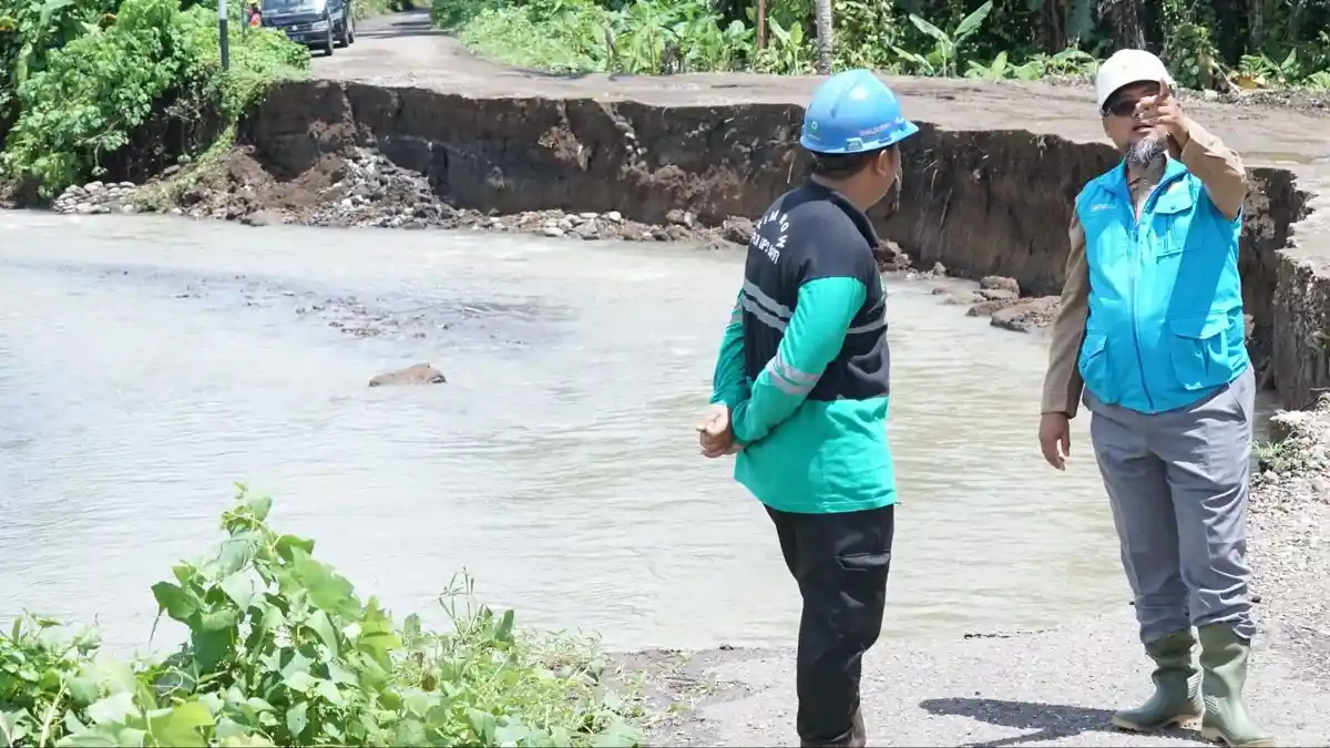 PLN UP3 Sofifi Gerak Cepat Pulihkan Listrik yang Terdampak Banjir dan Longsor di Kecamatan Oba