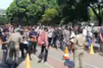 ribuan-warga-antri-untuk-suntik-vaksin-covid-19-di-tangerang_20210629_112803.jpg