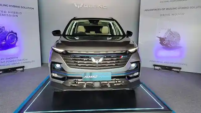 Resmi Meluncur, Wuling Almaz Hybrid Dibanderol Rp 470 Juta