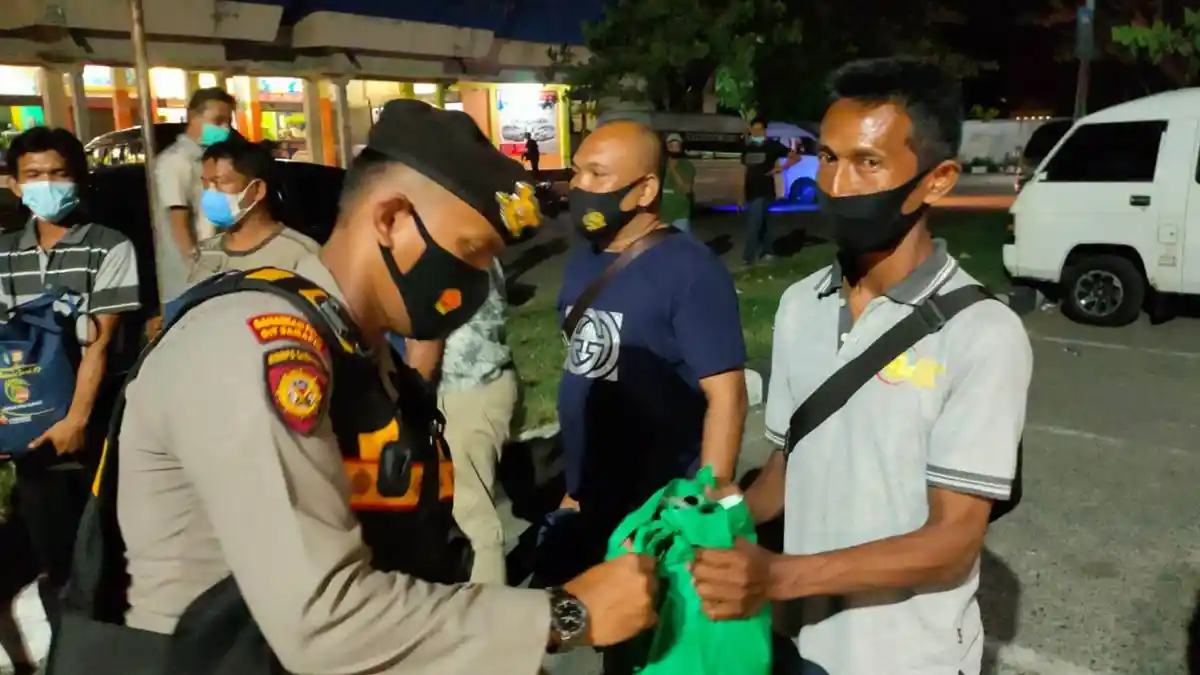 Polda Aceh Kembali Salurkan Bansos di Sejumlah Lokasi di Banda Aceh