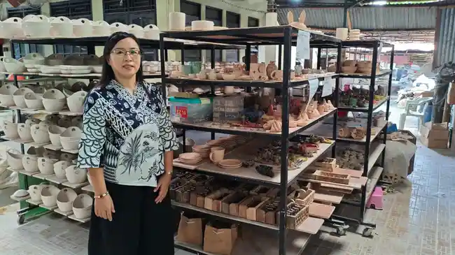 Sentuhan Magis Sisi: Racik Batik di Atas Keramik, Sukses Mendunia Bersama BRI