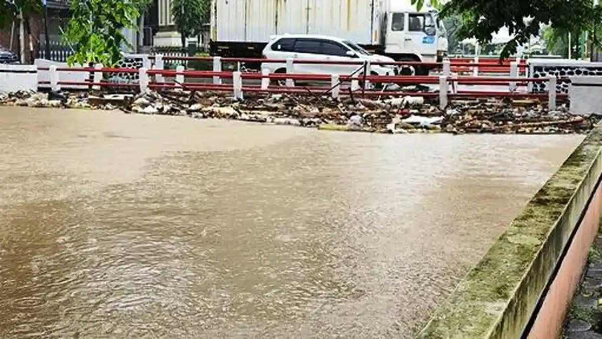 Diguyur Hujan Semalam, Kendal Terendam Banjir di 13 Lokasi 