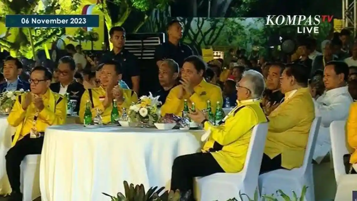 Di Acara HUT Golkar, Jokowi dan Prabowo Duduk Sebelahan, Khofifah dan Ridwan Kamil Hadir