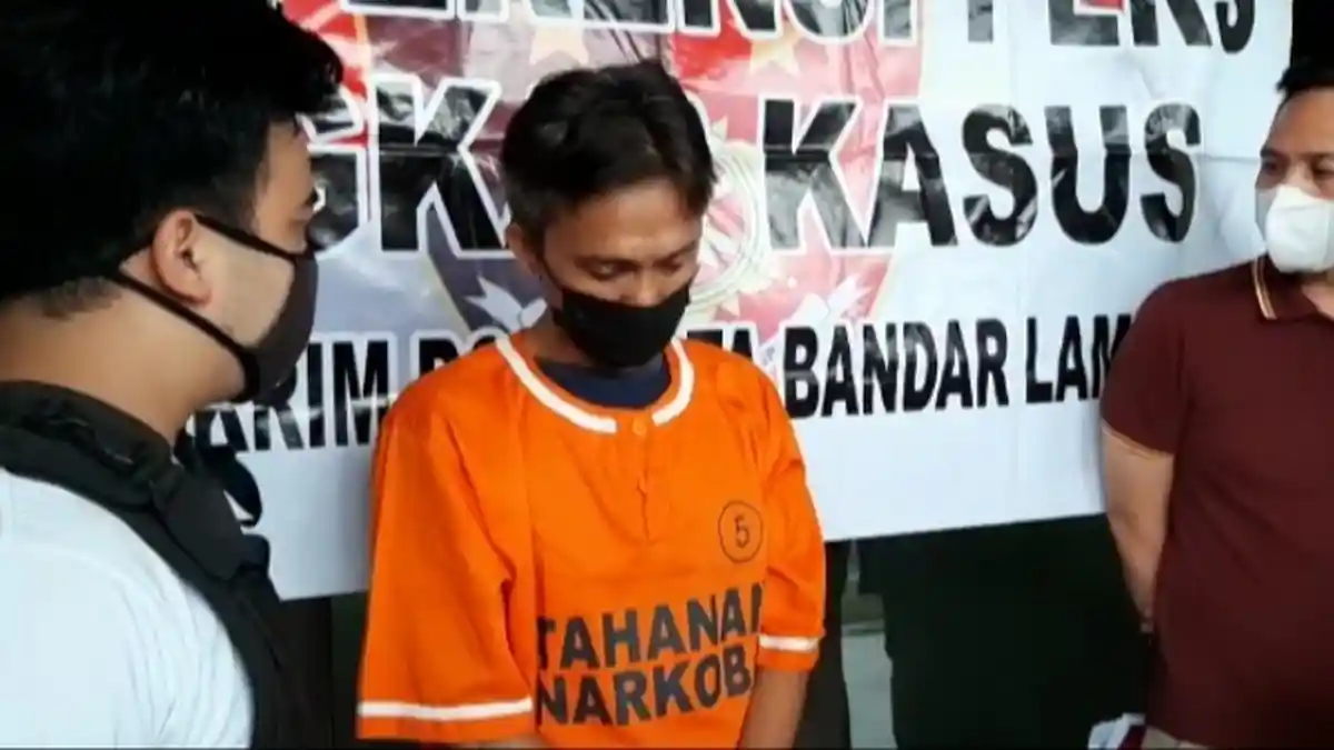 BREAKING NEWS Curi Uang Penumpangnya, Sopir Angkot di Bandar Lampung Diciduk Polisi