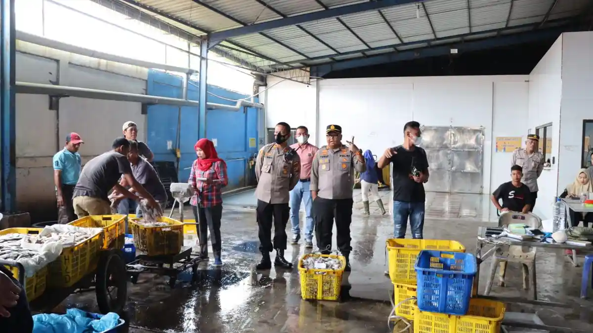 Kapolres Tanjungbalai Sambangi Gudang dan silaturrahmi Kaepada Pekerja