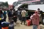 Terminal Bayangan Pondok Pinang Dipadati Pemudik Lebaran