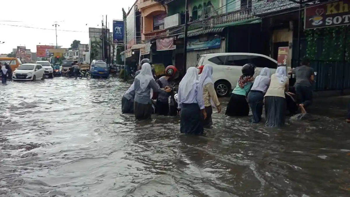 Video Kondisi Terkini Kota Medan, Kompleks Balai Kota dan Kantor Gubernur Ikut Terendam Air