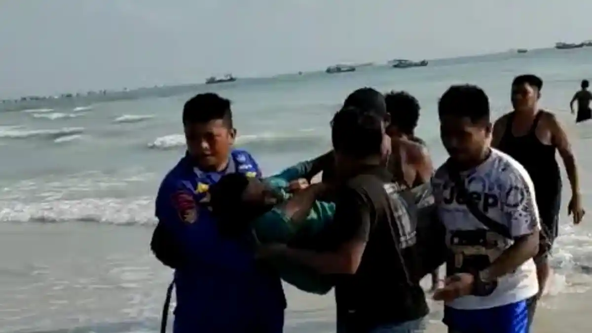 Anggota Dit Polairud Bangka Belitung Selamatkan Nelayan yang Kena Stroke Saat  Mancing