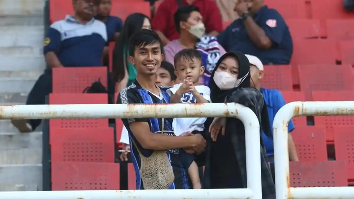 Antusiasme Tinggi Suporter Mahesa Jenar, Anggota Panser Biru Papua Rela Datang dari Jayapura