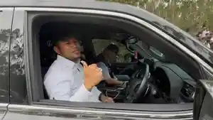 Gubernur-Kaltim-Rudy-Masud-kembalikan-mobil-dinas.jpg