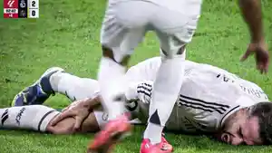 Dani-Carvajal-terlihat-kesakitan.jpg