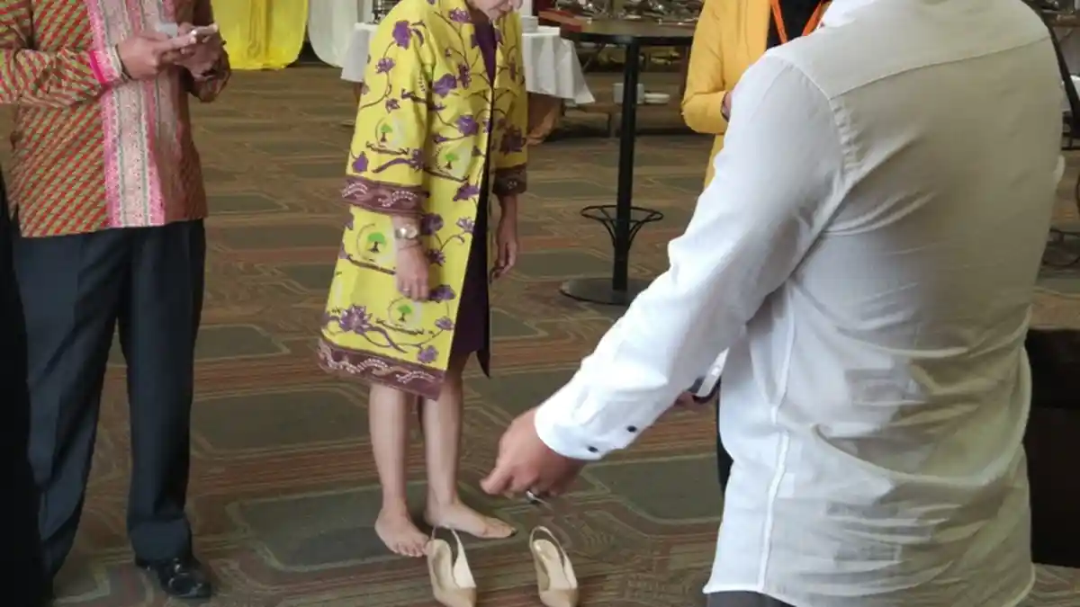 Nurul Arifin Berjalan Tanpa Alas Kaki di Ball Room Hotel Sultan, Ini Penampakannya!