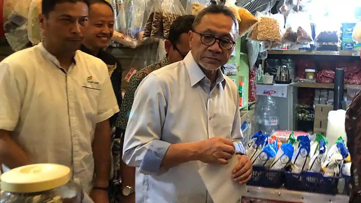 Jokowi Tanya Mendag yang Baru Kapan Harga Minyak Goreng Merata
