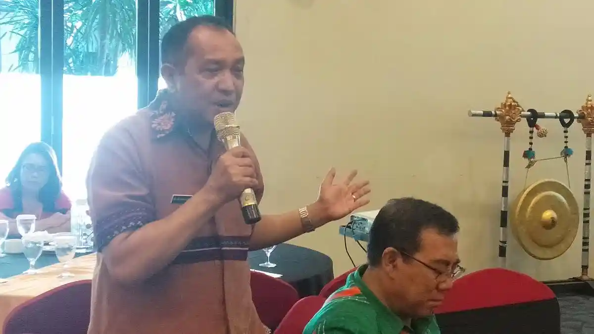 Marius Jelamu : Viktor Laiskodat Gelisah Bagaimana Turunkan Angka Kemiskinan di NTT