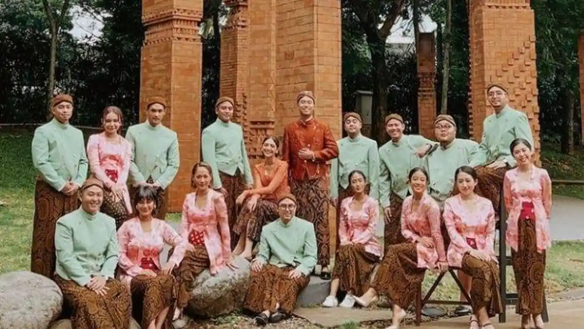 Vidi Aldiano Resmi Melamar Sheila Dara, Rossa hingga BCL Jadi Bridesmaid, Intip Potretnya