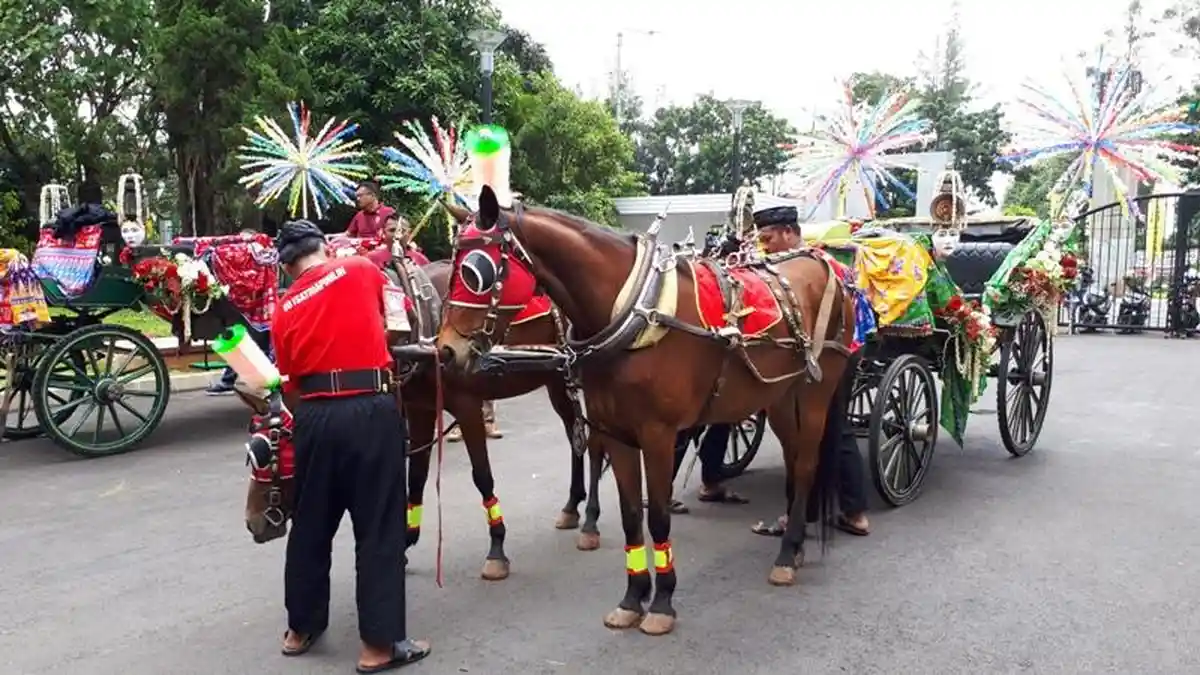 Joko Widodo dan Ma'ruf Amin Gunakan Kereta Kencana Ke Stadion GBK