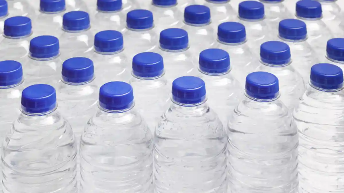 Ini Bahayanya jika Sering Pakai Ulang Botol Plastik Bekas Air Minum