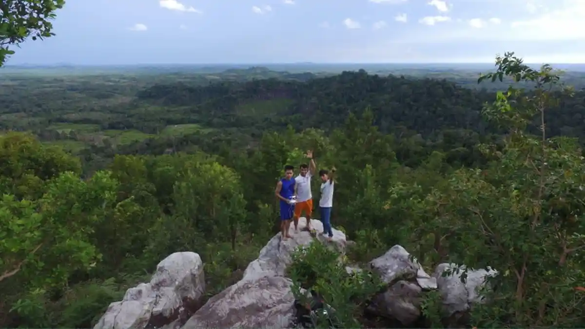 Yuk Intip Pesona Bukit Idat, Lokasi Favorit Bagi Pecinta Alam