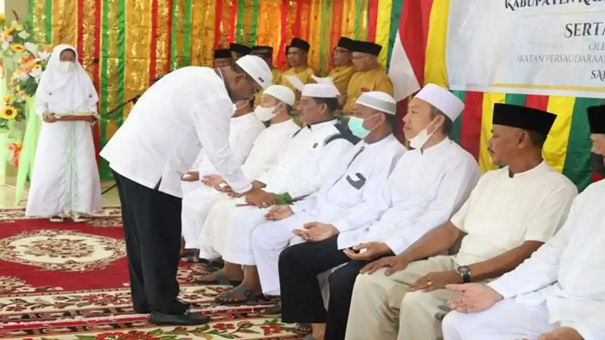 Bupati Karimun Aunur Rafiq Lepas Puluhan Calon Jemaah Haji dari IPHI
