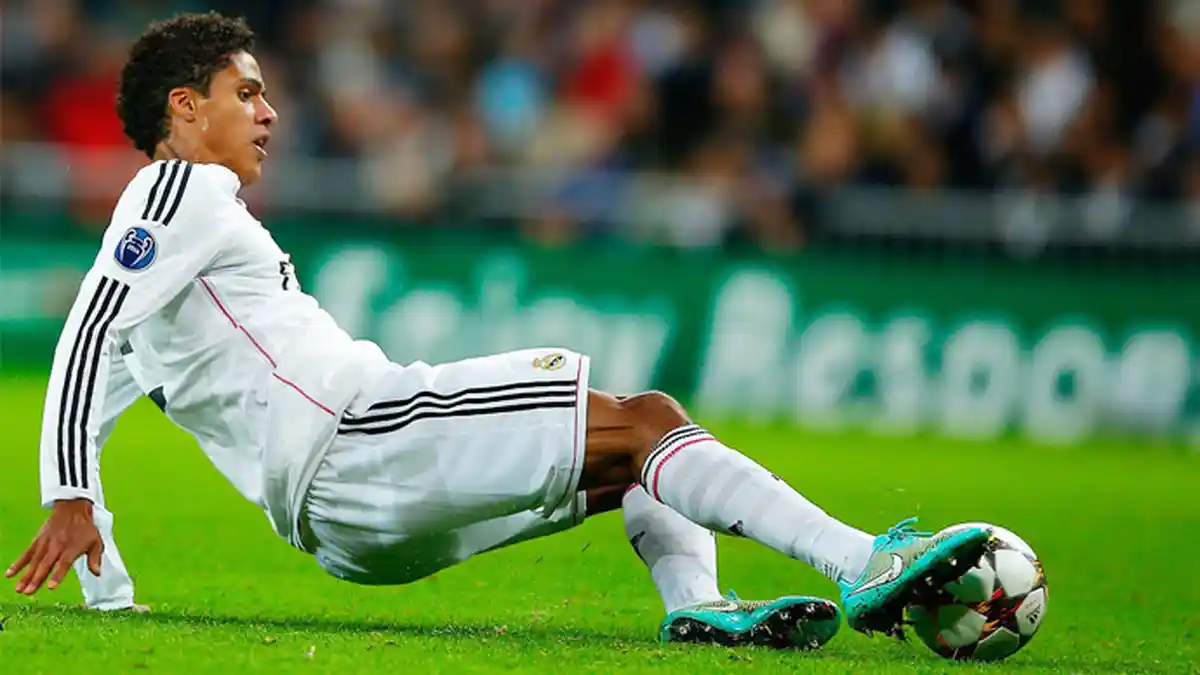 Real Madrid Pancing Chelsea dan Man United Banderol  Raphael Varane Rp 366 M