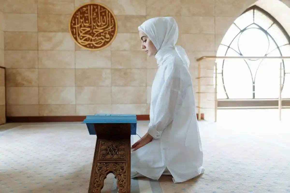 7 Bacaan Dzikir Usai Salat Wajib, Dilengkapi Bahasa Arab dan Latinnya