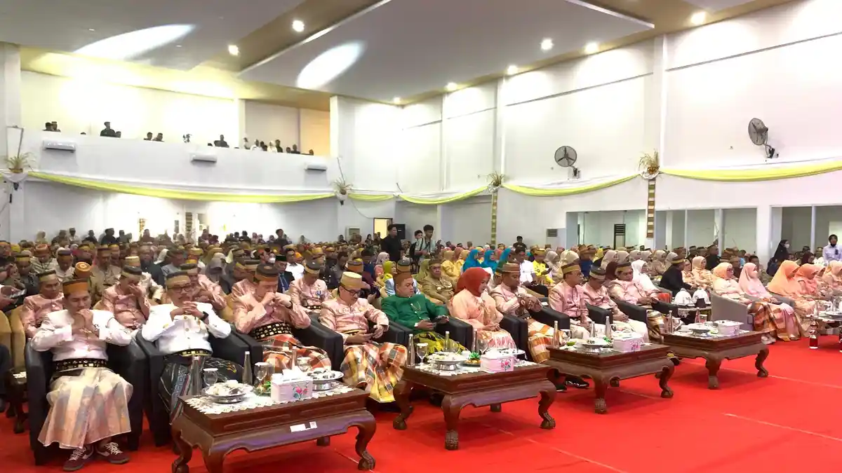 Elit Sulsel Kumpul di Soppeng, Selle KS Dalle Duduk di Antara Andi Farid dan Suwardi Haseng