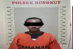 Saat-Pelaku-BN-diperiksa-penyidik-di-Mapolsek-Rungkut-Surabaya.jpg