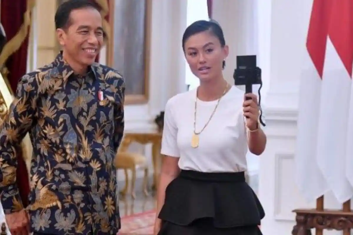 Saat Vlog Bareng Presiden, Kostum yang Dikenakan Agnez Mo Harganya Lebih dari Rp 500 Juta