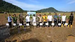 Wakil-Gubernur-Sumatera-Utara-Surya-beserta-jajaran-memimpin-Ground-breaking.jpg