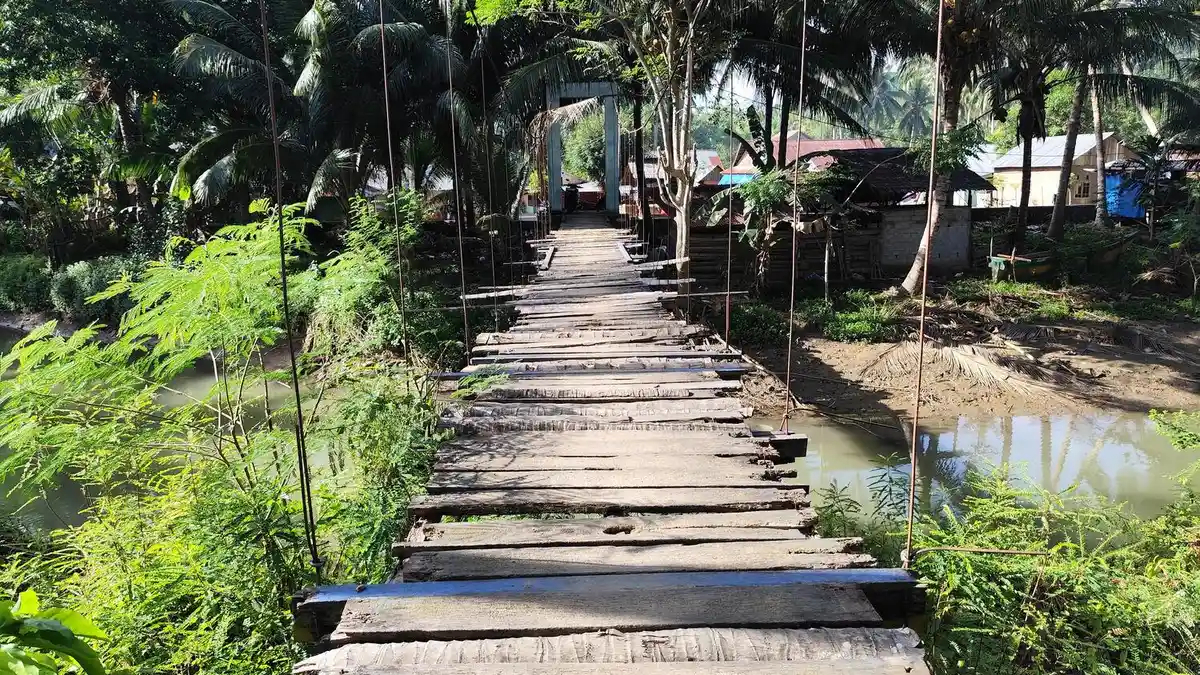 Ironi Jembatan Gantung Pentadu Barat Gorontalo, 3 Anak Kecil Pernah Terjatuh