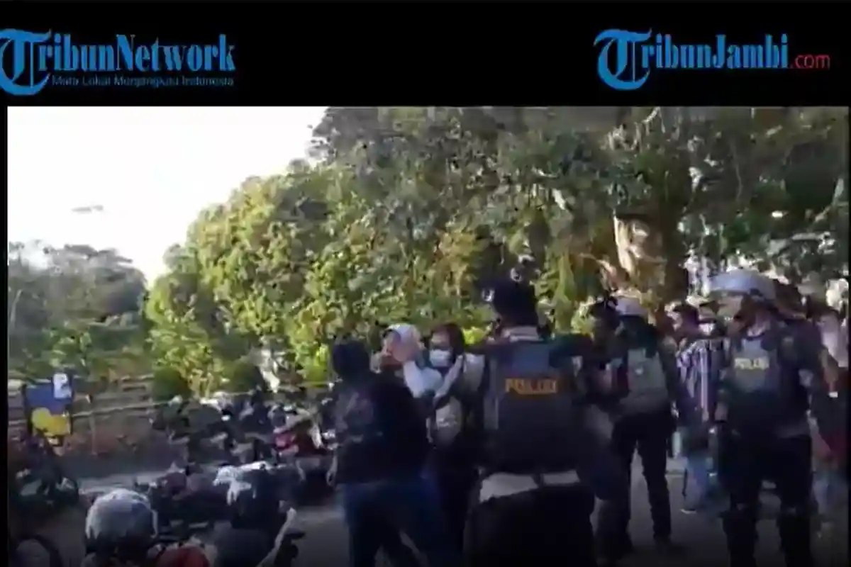Terungkap Identitas Perwira Polisi Jambi vs Sabhara Adu Pukul saat Demo Mahasiswa, Ternyata